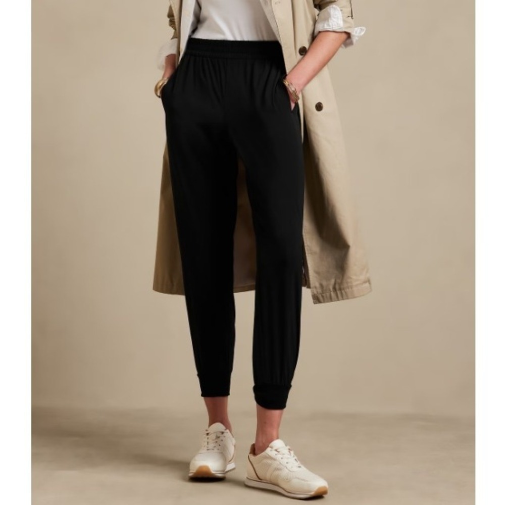 Banana Republic Women's Black Performance Airstretch Jogger Pants Size M - Picture 1 of 8